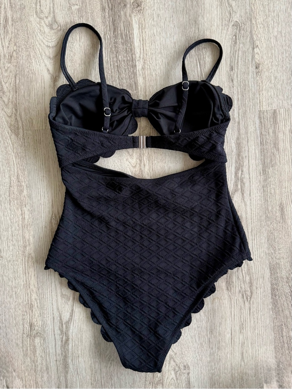 Cupshe Black Scalloped Cutout One-Piece Swim - Picture 5 of 5